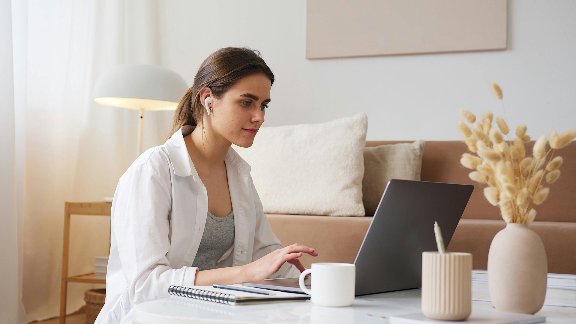 girl laptop